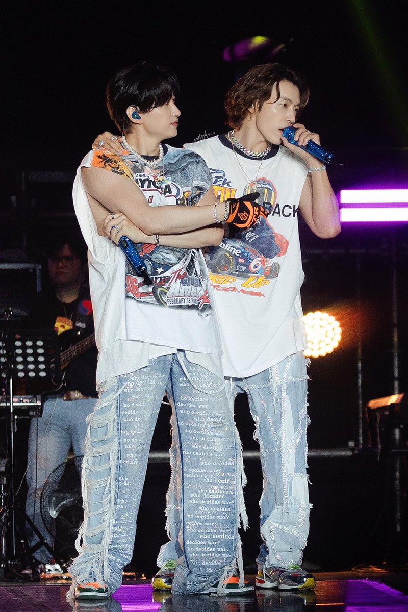 hlm0415's tweet photo. 230819  DElight Party in Bangkok

🤲🏻🤲🏻🤲🏻

#은혁 #이혁재 #EUNHYUK @AllRiseSilver
#이동해 #DONGHAE @donghae861015 https://t.co/zD2osFGO5A