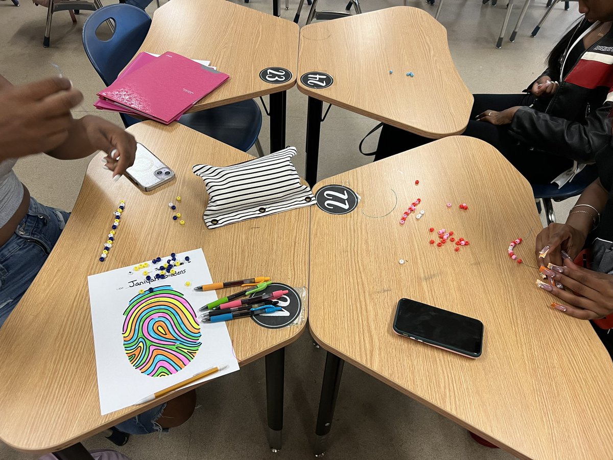 AshleySimp1023's tweet photo. Ended the first week of school building unity and friendship in each of my classes through friendship bracelets! I hope they'll wear throughout the year and be reminded of the simple things in life and to enjoy those moments 💙@mmfraine @HilarieBlum @Mainlandhigh @volusiaschools https://t.co/KqCIBABxxc