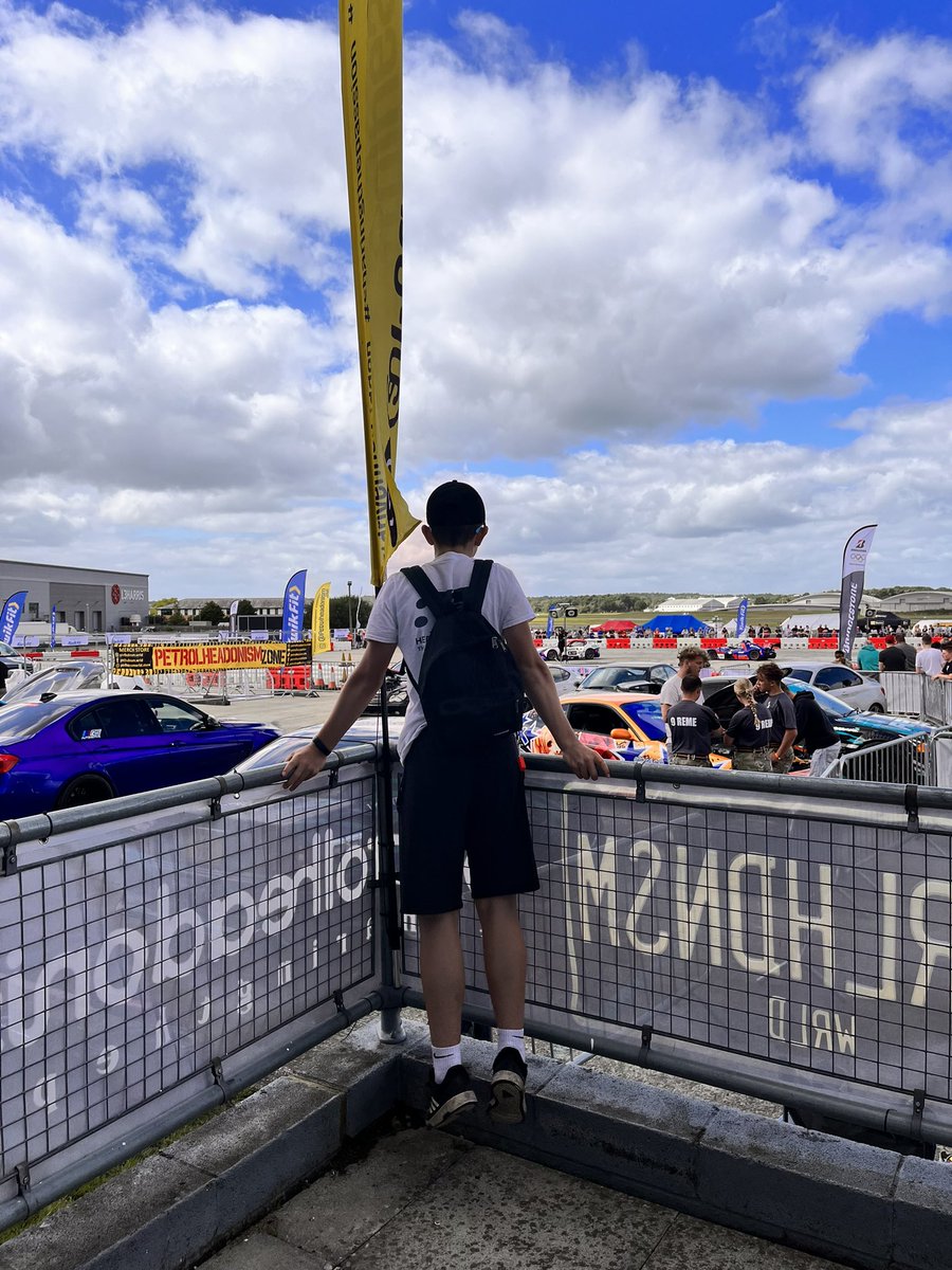 BookSuperhero2's tweet image. #BookBoy is currently living his best life at the #BritishMotorShow 🚗