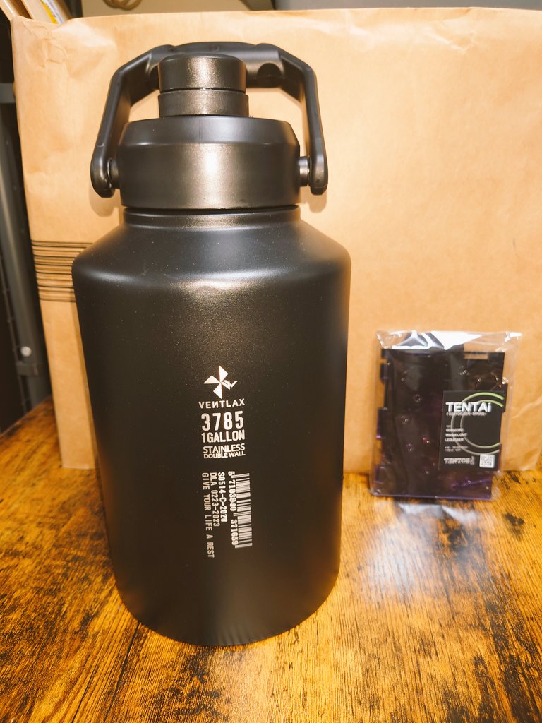 kuma_circus's tweet photo. 飲み会から一夜明け、キャンプギア巡りで、OUTDOOR SHOP TENTOSさんに行ってきました ʕo̴̶̷ ㉦ o̴̶̷ ʔ ﾀｶﾗﾉﾔﾏﾀﾞ

詳細は画像左下(代替 or ALT)をタップ願います🙇‍♂️
 #キャンプギア
 #TENTOS
 #VENTLAX https://t.co/ZXSNPA2DrC