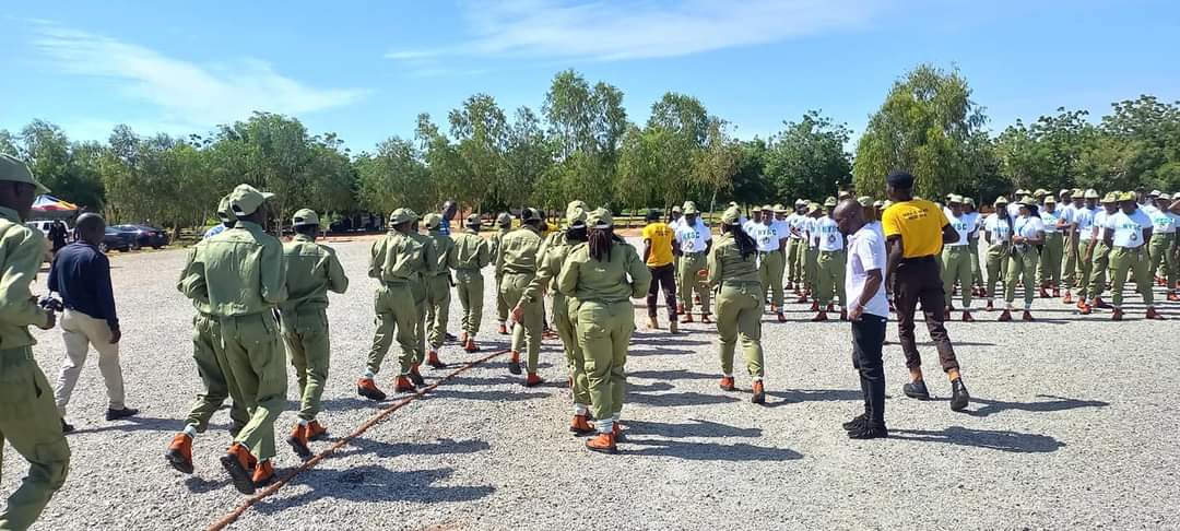 nysc360's tweet photo. TUG OF WAR BETWEEN THE FEMALE AND MALE CORPS MEMBERS.
GUESS WHICH TEAM WON?????
#bornrugged
#2023b2
#dakingaricamp https://t.co/bAfjtVzrwU