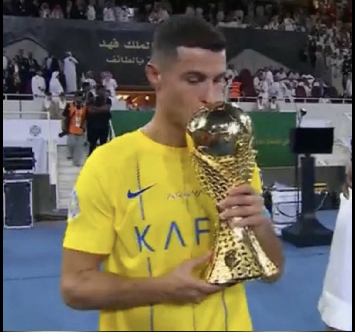 cristobalsoria's tweet photo. Hace una semana los gurús nos contaban que Serresiete ganó la Champions Árabe cuando en realidad no era más que un torneo amistoso ni reconocido por la Fifa
Pero nadie nos cuenta que el equipo de Serresiete se arrastra por la todopoderosa Liga de los camellos y ocupa el puesto 15 https://t.co/cKcuvG5ID8