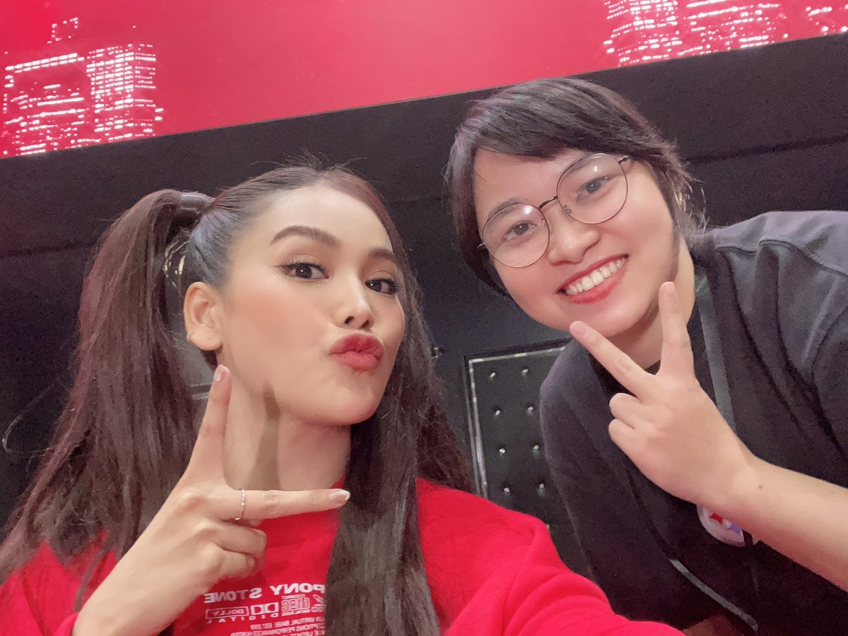 vananh5897's tweet photo. Cũng có được tấm hình chung vs OTP rồi 🥰

🤍Happiness🖤
#อิงฟ้ามหาชน 
#ชาล็อตออสติน
#อิงล็อต https://t.co/hMs1G6uB5K