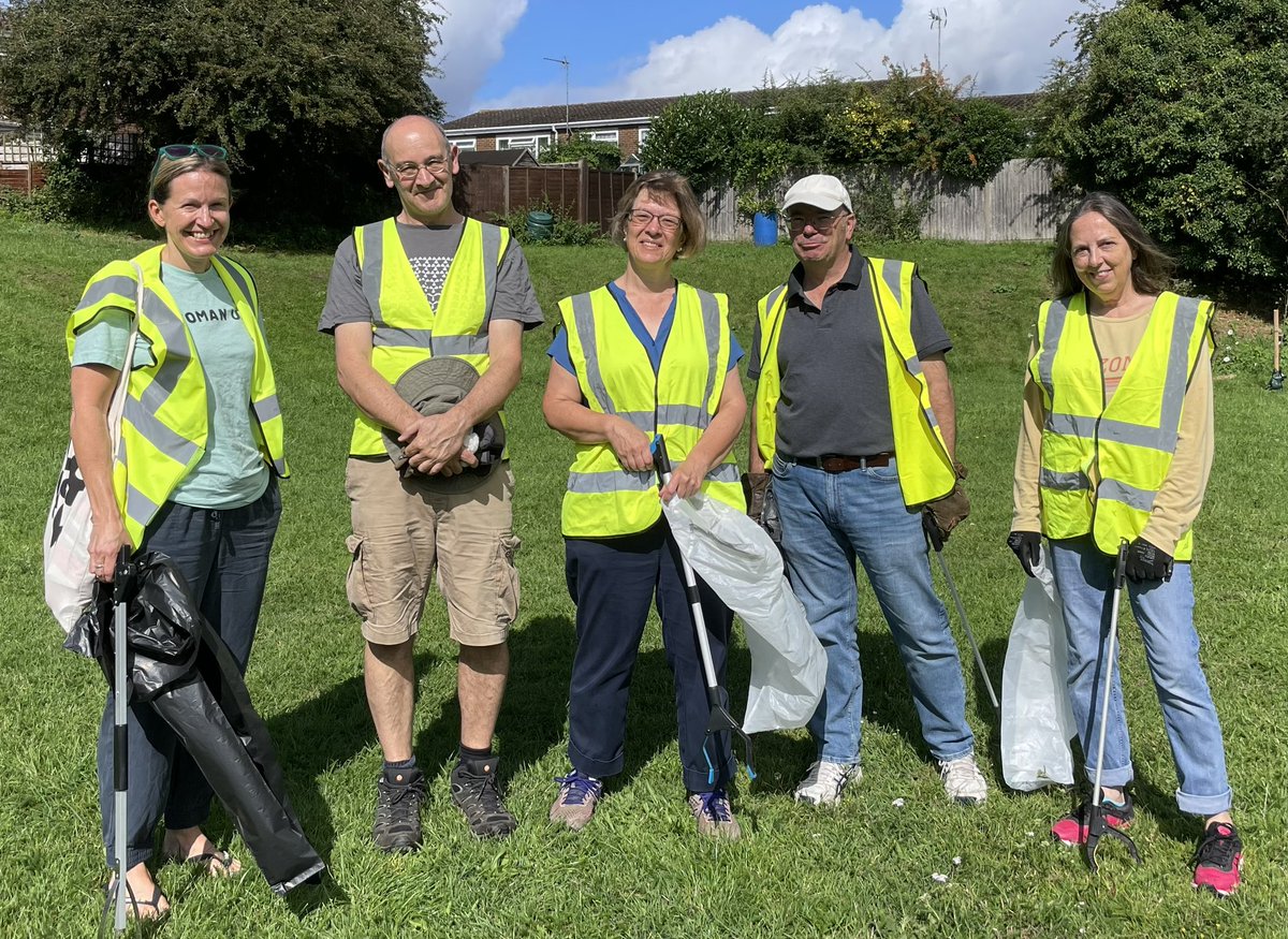BenCrystall's tweet photo. #Bengeo @EastHertsGreen cllrs out on an impromptu litter pick this morning around Watermill Lane playground, Crouchfield and Palmer Close. #workingforthecommunity #keepHertfordtidy https://t.co/POE3IMFK7O