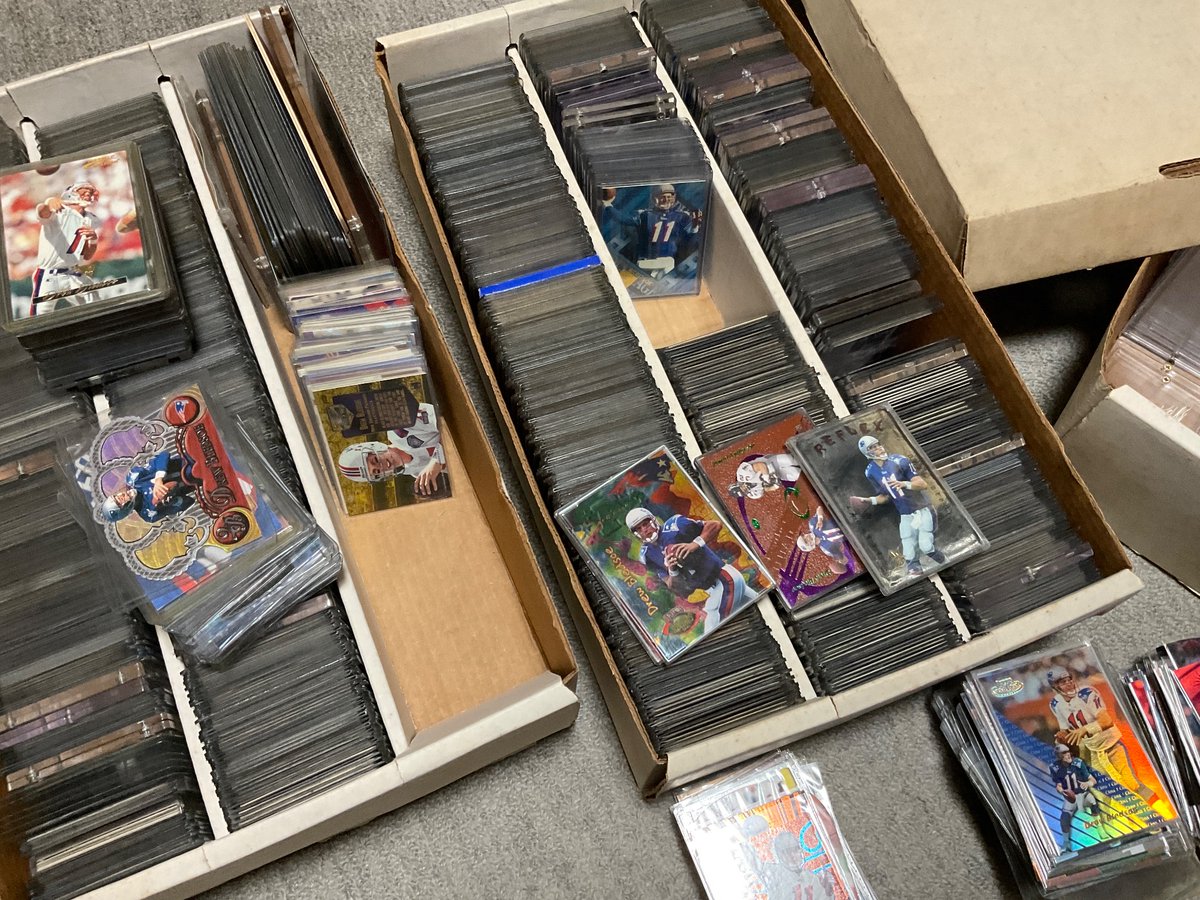 meridian207's tweet image. 皆さんおまちかねのところ来週の出品中止
伊藤さん来た時車庫に汚い白い箱が3個有ることに気付いて見て見ぬふり
2000種類は有りそうだが値段調べて$8以上だけ抜いて終わらせよう　サインより昔のパラレルの方が言い値で高く売れることに気づいた
#bledsoe