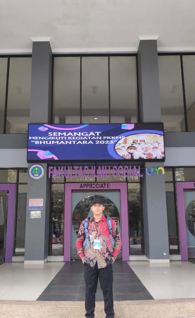 Luqmanullll's tweet photo. Saya Luqman dari Vokasi Bangga Menjadi Bagian dari Laskar Dewantara Muda 2023
#Day3PKKMBUM2023
#PKKMBUM2023
#MabaUM2023 
#BEMUM2023
#UMtheOnlyOne
#LaskarDewantaraMuda
#universitasnegerimalang 
#NalendraMudhaReksabhuana 
#DirgahayuRepublikIndonesiaku 
@BEMUMOfficial https://t.co/Juqpp8VzUp