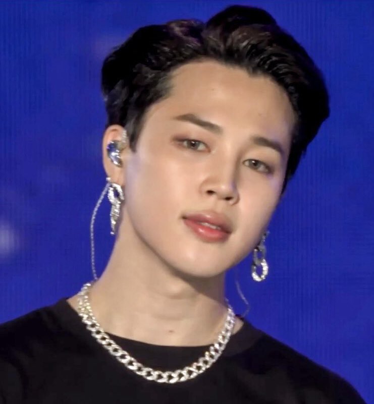 vminkookfairies's tweet photo. jimin’s pretty jewelry — a thread: https://t.co/evl9jxvZzC
