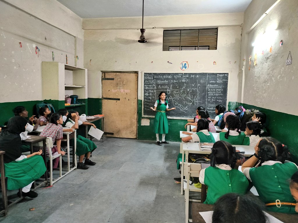 sanskritianita's tweet photo. Happy faces. Learning through different activities<3
Girl stars✨
Thank you for the opportunity @voice4girls , seeing them dreaming, getting quality education and finding ways to achieve it, indeed makes me the happiest🧿🫶
#ProjectREWA https://t.co/NDFQvVNZc9