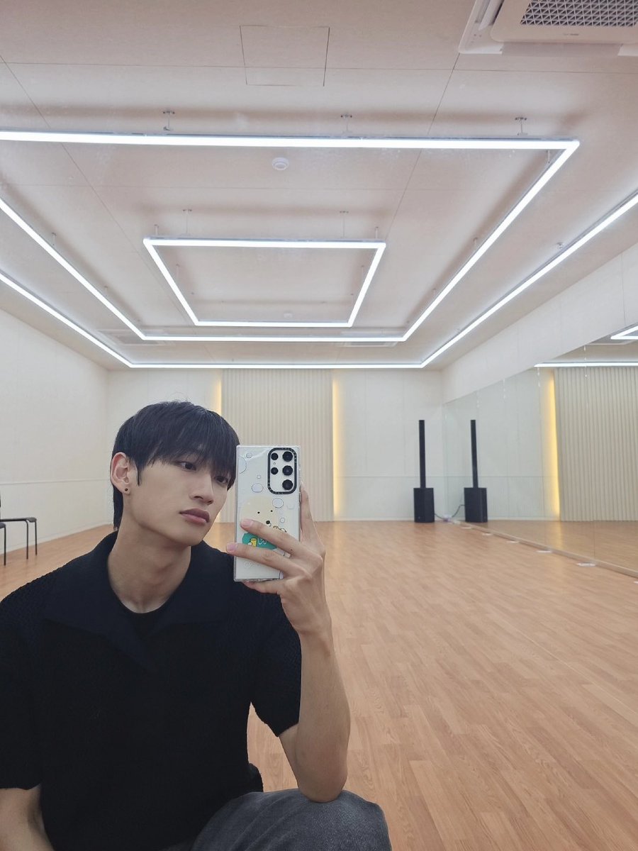 OmegaX_members's tweet photo. [#OX]

포엑이들은 지금 무슨 생각해?💜💚

#OMEGA_X #오메가엑스
#태동 #TAEDONG https://t.co/Ds3acvVwBx