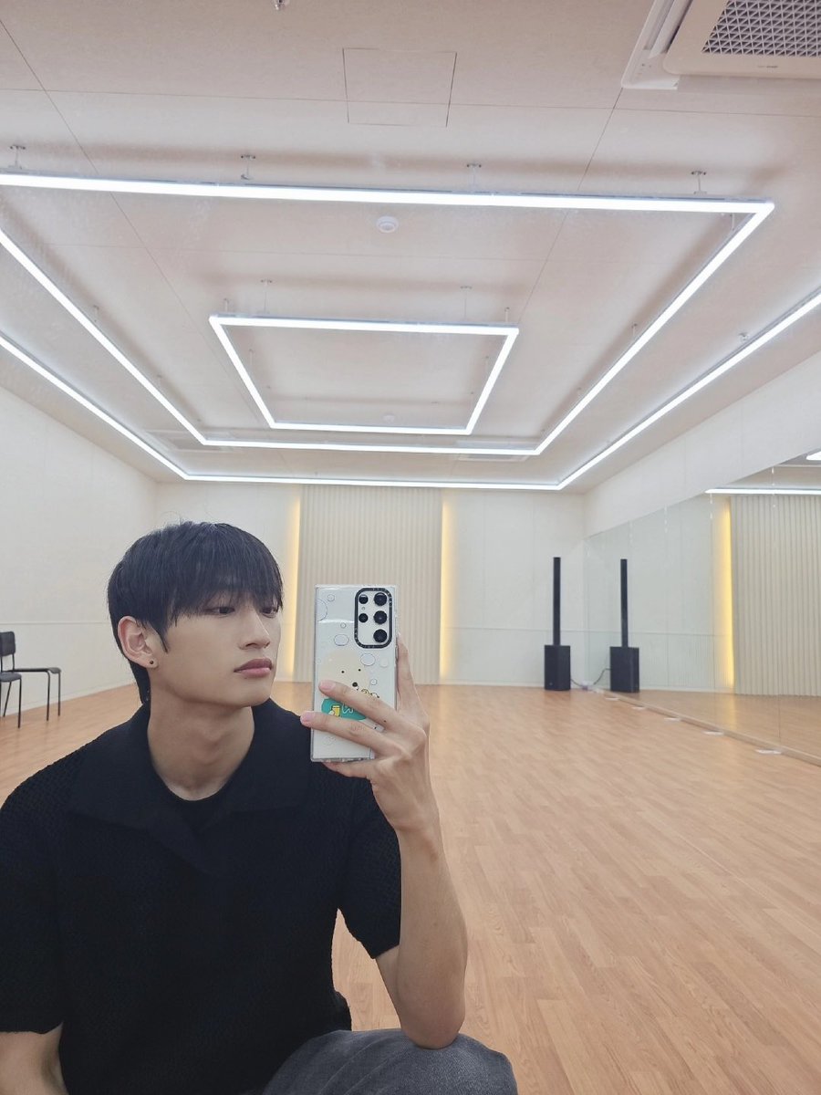 OmegaX_members's tweet photo. [#OX]

포엑이들은 지금 무슨 생각해?💜💚

#OMEGA_X #오메가엑스
#태동 #TAEDONG https://t.co/Ds3acvVwBx