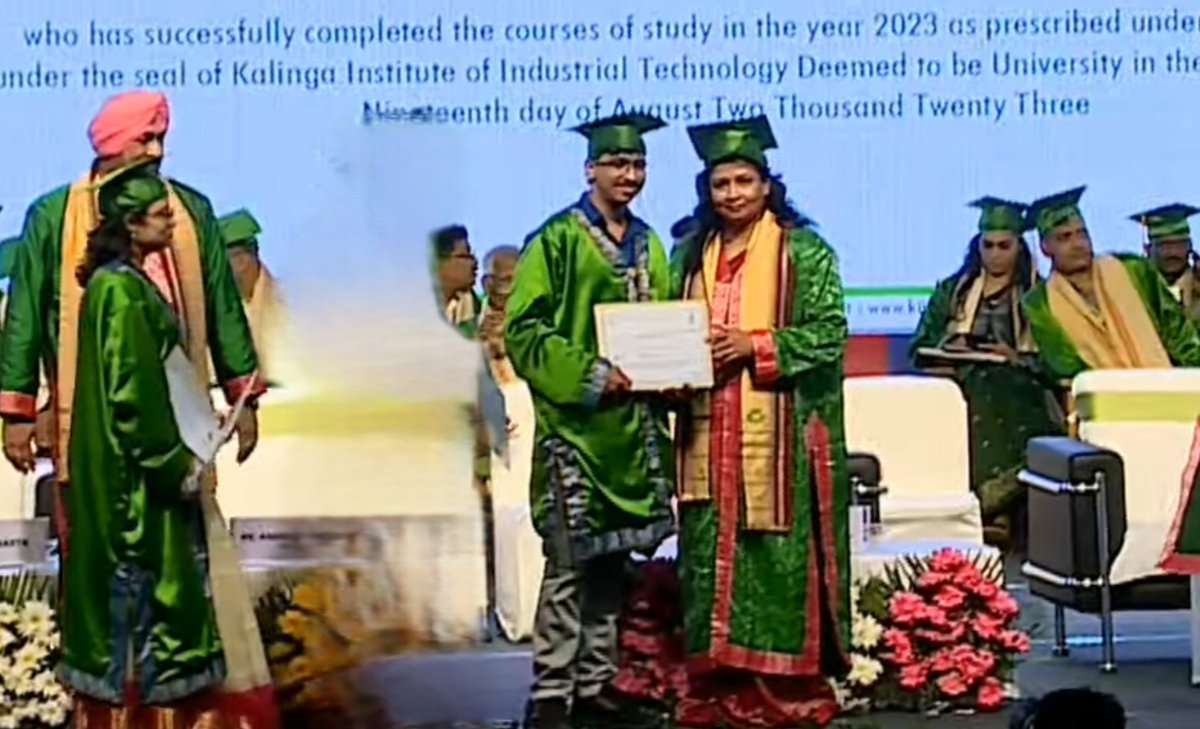 Mr_MusicalBrain's tweet photo. Graduation Day!!
Now I am a MTech Biotech Engineer ✨
@KIITUniversity
#kiitconvocation #kiit #convocation https://t.co/34gLixlaJr