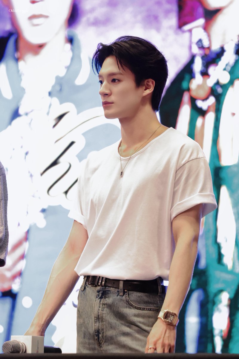 OkkieDoggie_423's tweet photo. 230819 Shanghai Fansign
BOSS LEE✍🏻

#JENO #제노 #ジェノ #NCT #NCTDREAM #엔시티드림 https://t.co/SvCAsPR9WV