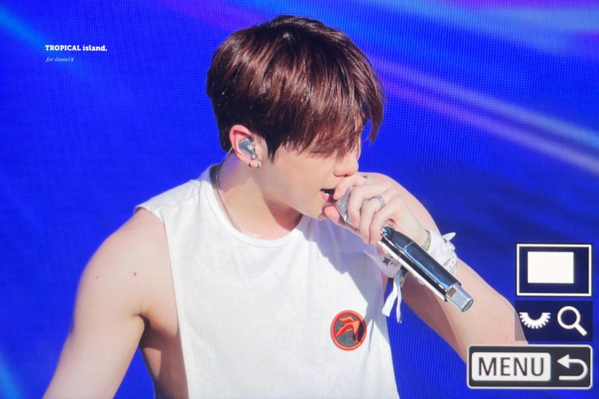 tropical_1210's tweet photo. 230819 SUMMER SONIC 2023 OSAKA
노래하는 녜리 제일 좋아 🎤❤️
#강다니엘 #KANGDANIEL https://t.co/64R6sBcKjw