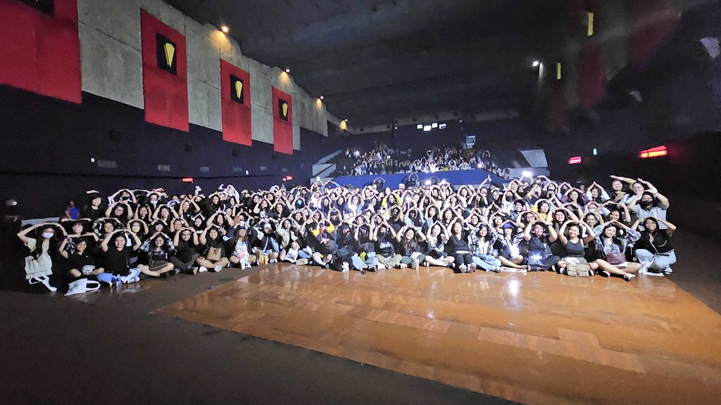 DKSooGlobal's tweet photo. 📸 230819

Megamall Regular Screening 😍

We're pleased to see that you enjoyed yourselves and were enthusiastic about trying out various poses for The Moon 🤩 

Thank you all 🤍 https://t.co/Rnyb8NBvDK