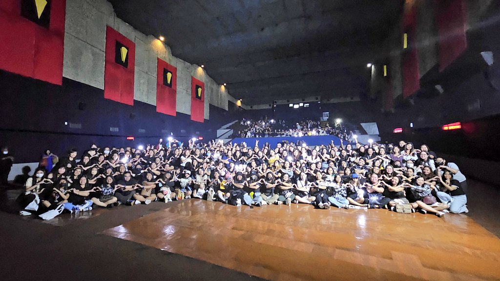DKSooGlobal's tweet photo. 📸 230819

Megamall Regular Screening 😍

We're pleased to see that you enjoyed yourselves and were enthusiastic about trying out various poses for The Moon 🤩 

Thank you all 🤍 https://t.co/Rnyb8NBvDK