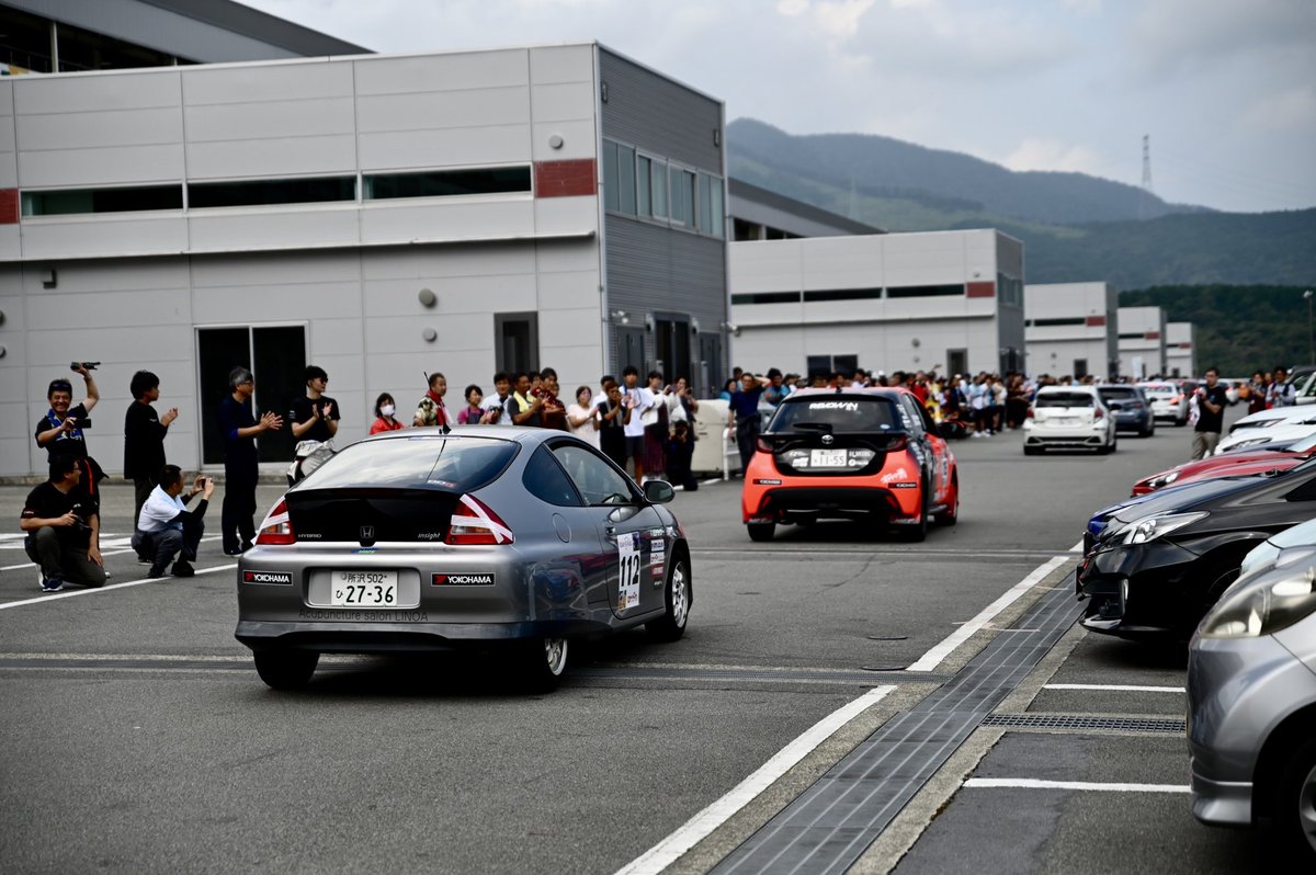 TN_eki's tweet photo. #富士スピードウェイ #EcoCarCup 2023
勝手ながら撮影させて頂いてました!
元々ここ来るつもりなかったのでナナニッパしか無く、全然距離足らず…💦
かなりラフな雰囲気のレースで、自分も興味が湧きました😇 自分のノーニスはe-POWERでは無いので勝つのは不可能ですが、参戦出来るならしてみたい… https://t.co/BHrcvrL8TY