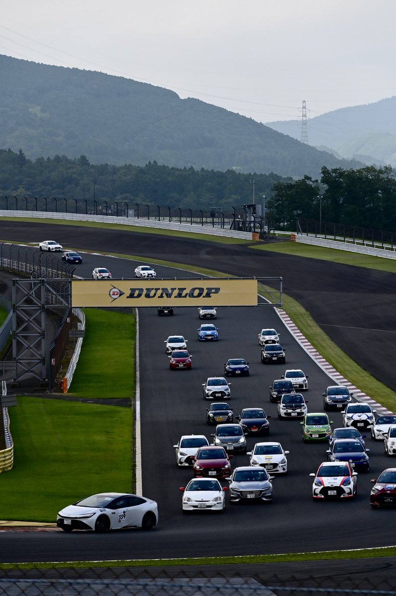 TN_eki's tweet photo. #富士スピードウェイ #EcoCarCup 2023
勝手ながら撮影させて頂いてました!
元々ここ来るつもりなかったのでナナニッパしか無く、全然距離足らず…💦
かなりラフな雰囲気のレースで、自分も興味が湧きました😇 自分のノーニスはe-POWERでは無いので勝つのは不可能ですが、参戦出来るならしてみたい… https://t.co/BHrcvrL8TY