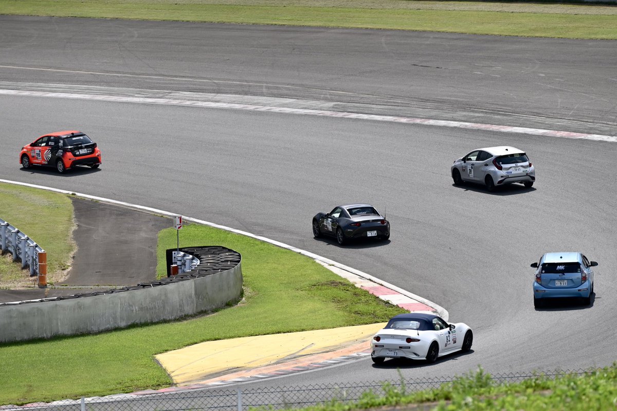 TN_eki's tweet photo. #富士スピードウェイ #EcoCarCup 2023
勝手ながら撮影させて頂いてました!
元々ここ来るつもりなかったのでナナニッパしか無く、全然距離足らず…💦
かなりラフな雰囲気のレースで、自分も興味が湧きました😇 自分のノーニスはe-POWERでは無いので勝つのは不可能ですが、参戦出来るならしてみたい… https://t.co/BHrcvrL8TY