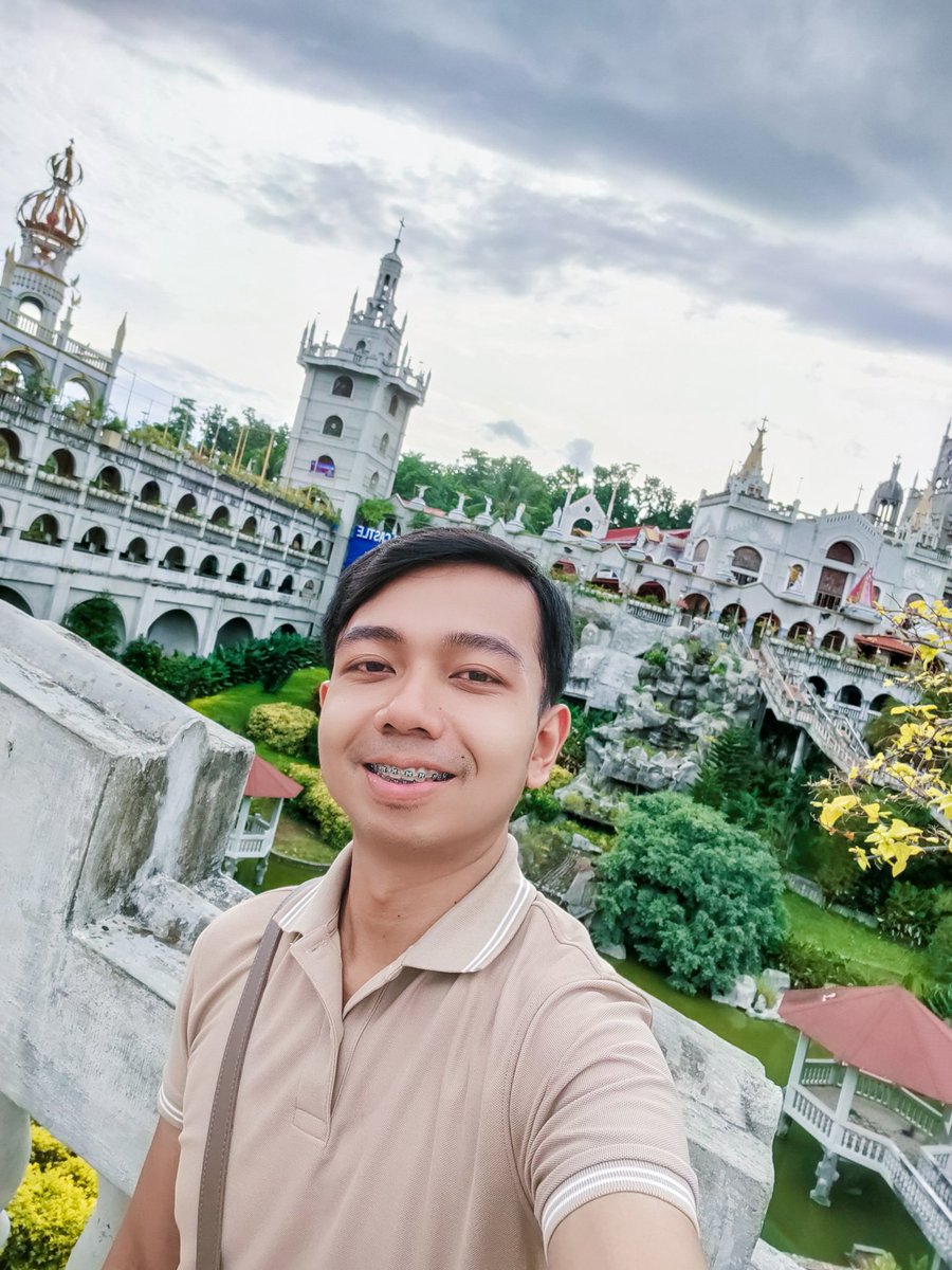 daks_sibayan's tweet photo. I was enchanted to meet you. 🏰🤍 #SimalaChurch https://t.co/iozRokFSyH