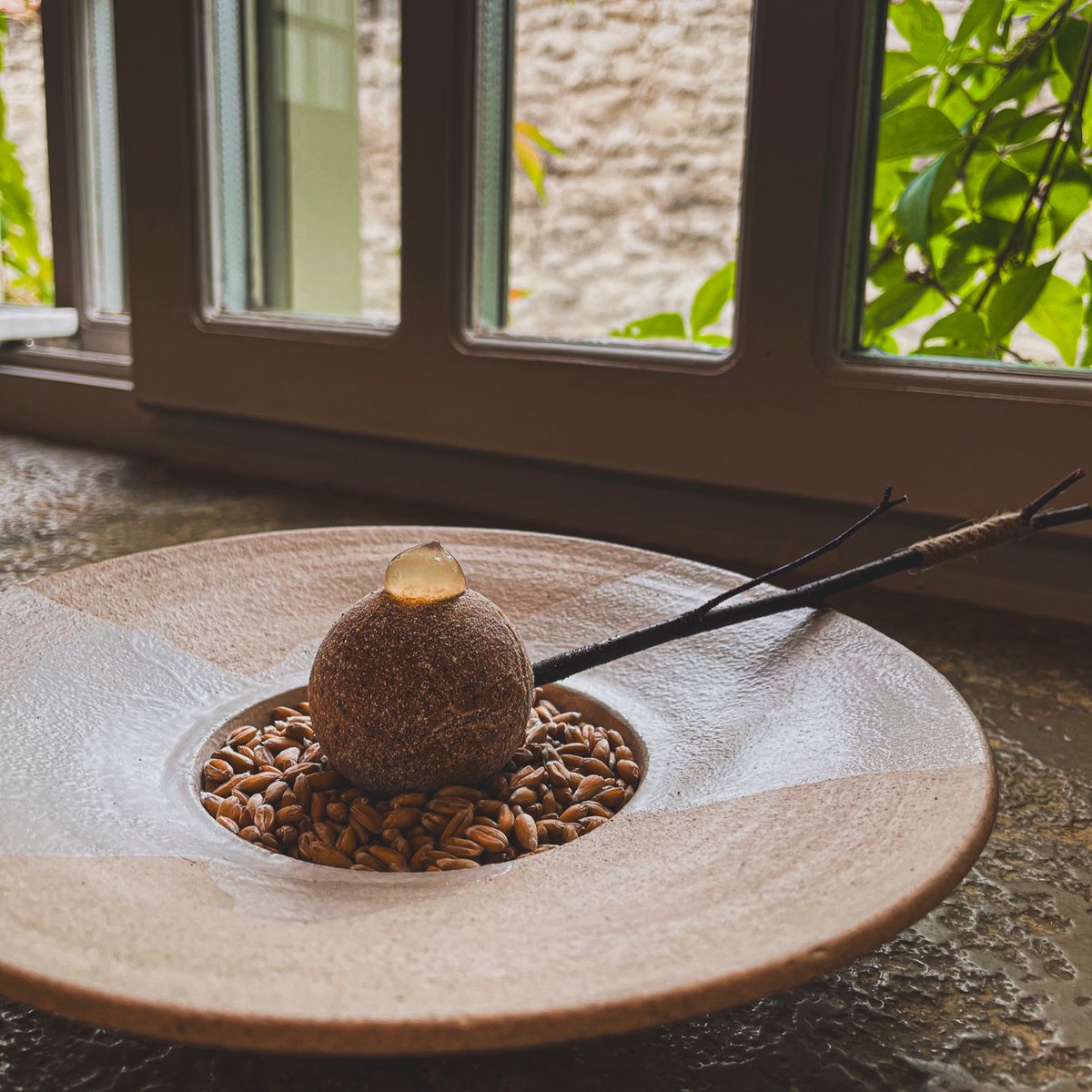 🚨 CANCELLATION ALERT 🚨 

Room and table for two now available *this evening*! 

Saturday 19th August

Email or book online!