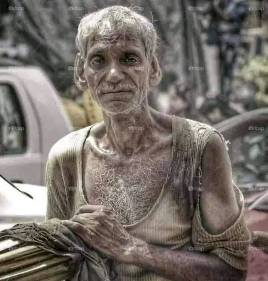 किसी के जिस्म को कपड़ा तक नही हासिल, किसी के खिड़कियों के पर्दे भी मखमल के होते हैं।