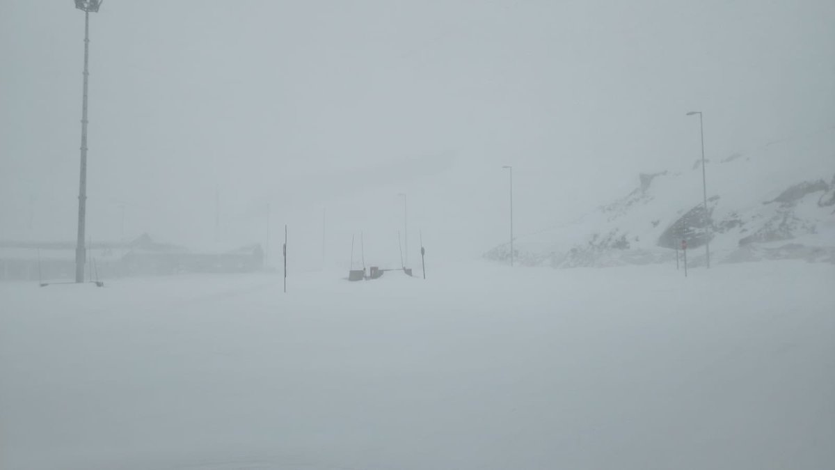 CFLosLibertador's tweet image. Pasó Fronterizo Los Libertadores CERRADO debido a nevadas en la alta montaña 🏔️❄️