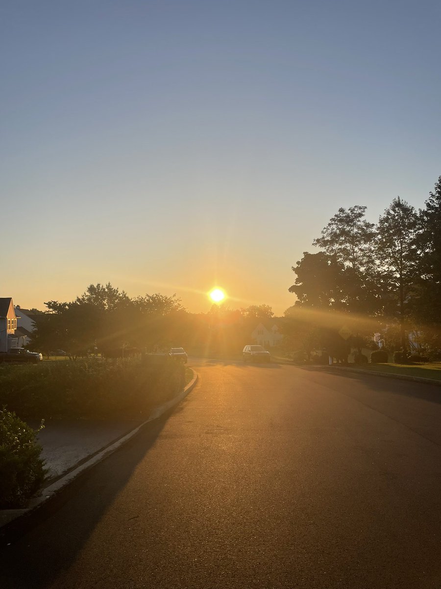 Saturday sunrise miles! After a long week in front of my computer, it feels great to get outside!