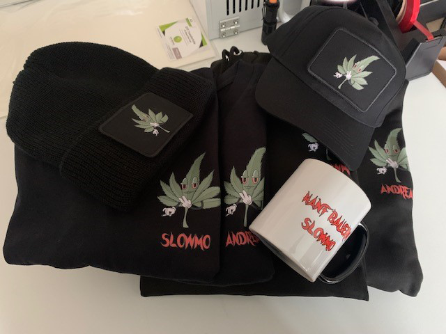 DeichpunkDesign's tweet photo. Neu im Shop und somit ein herzliches Willkommen geht an den Clan: Hanf Bauern.
Wenn auch Du Streamer oder Clan Merch möchtest, melde Dich gerne bei mir.
#merch #merchandise #clan #clanmerch #printshop #printondemand #deichpunkdesignshop #shopping #fashion #design #style https://t.co/lqnCsUCBJX
