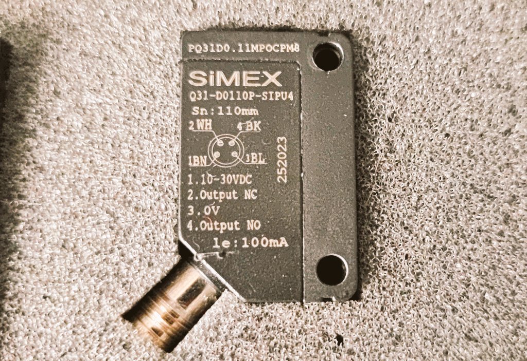 Recién llegado. Sensor óptico detección directa 11 cm de sensado PNP, salida N.A. y N.C., regulación de alcance, conector M8 de 4 pines. Información info@simexsensors.com