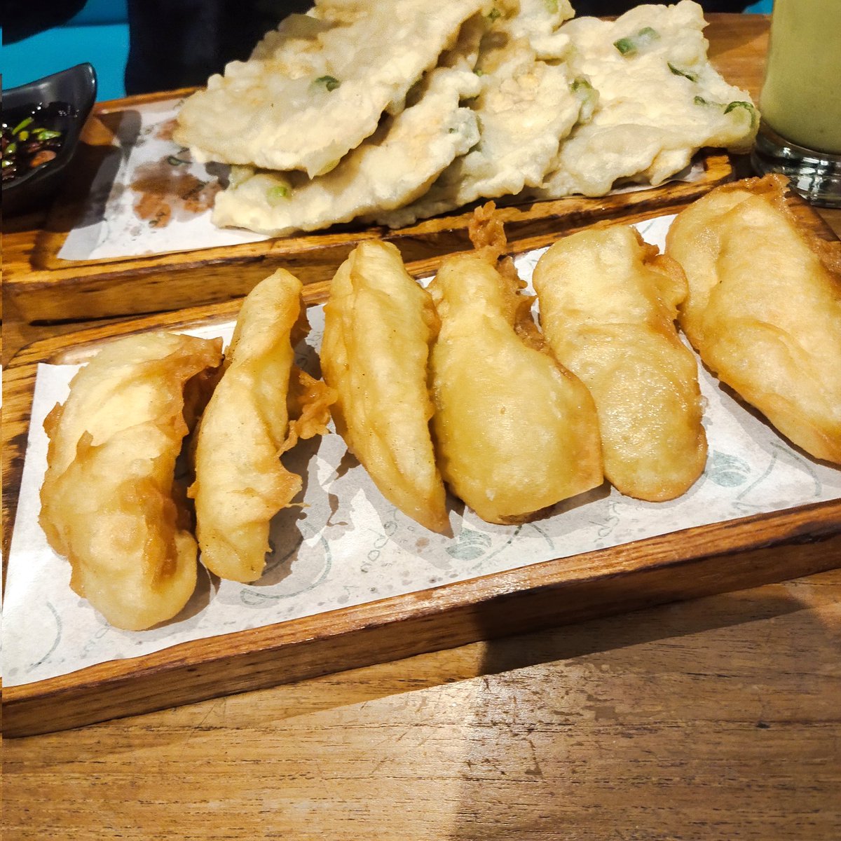 baworRockNRoll's tweet image. Ngemil.... 🤤

#Mendoan
#Pisgor
#KulinerNUsantara