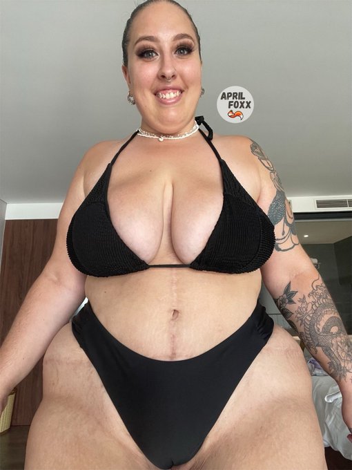 Do you like my bikini? https://t.co/FpbAdDb9Yl