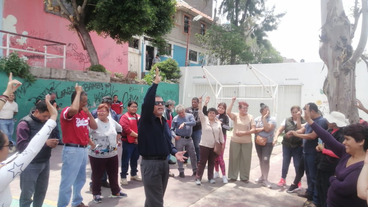 roahuixqui's tweet photo. Siempre debemos estar en comunicación con la gente para tener información y juntos hacer realidad el Municipio de nuestras Ilusiones
#TrabajamosParaServirte #Tonycercadeti #Tlalnepantla https://t.co/oKBvJBtlYU