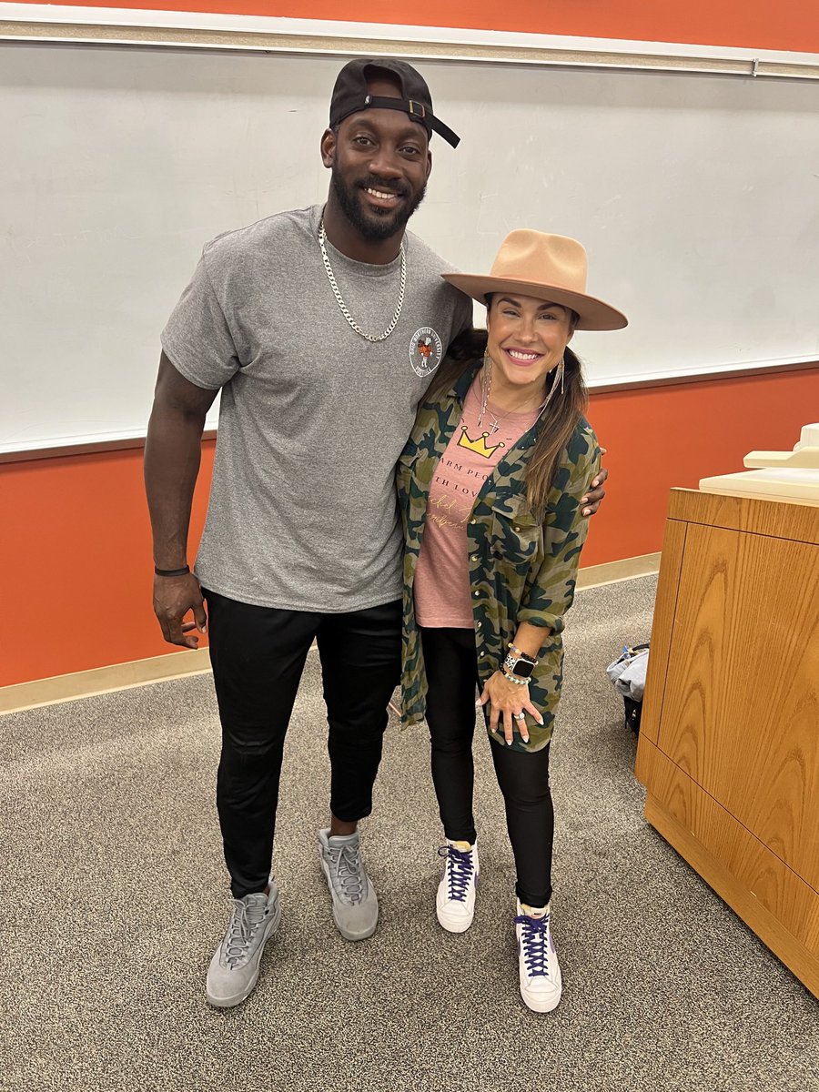 Rachel JOY Rohe 💍 tweet media