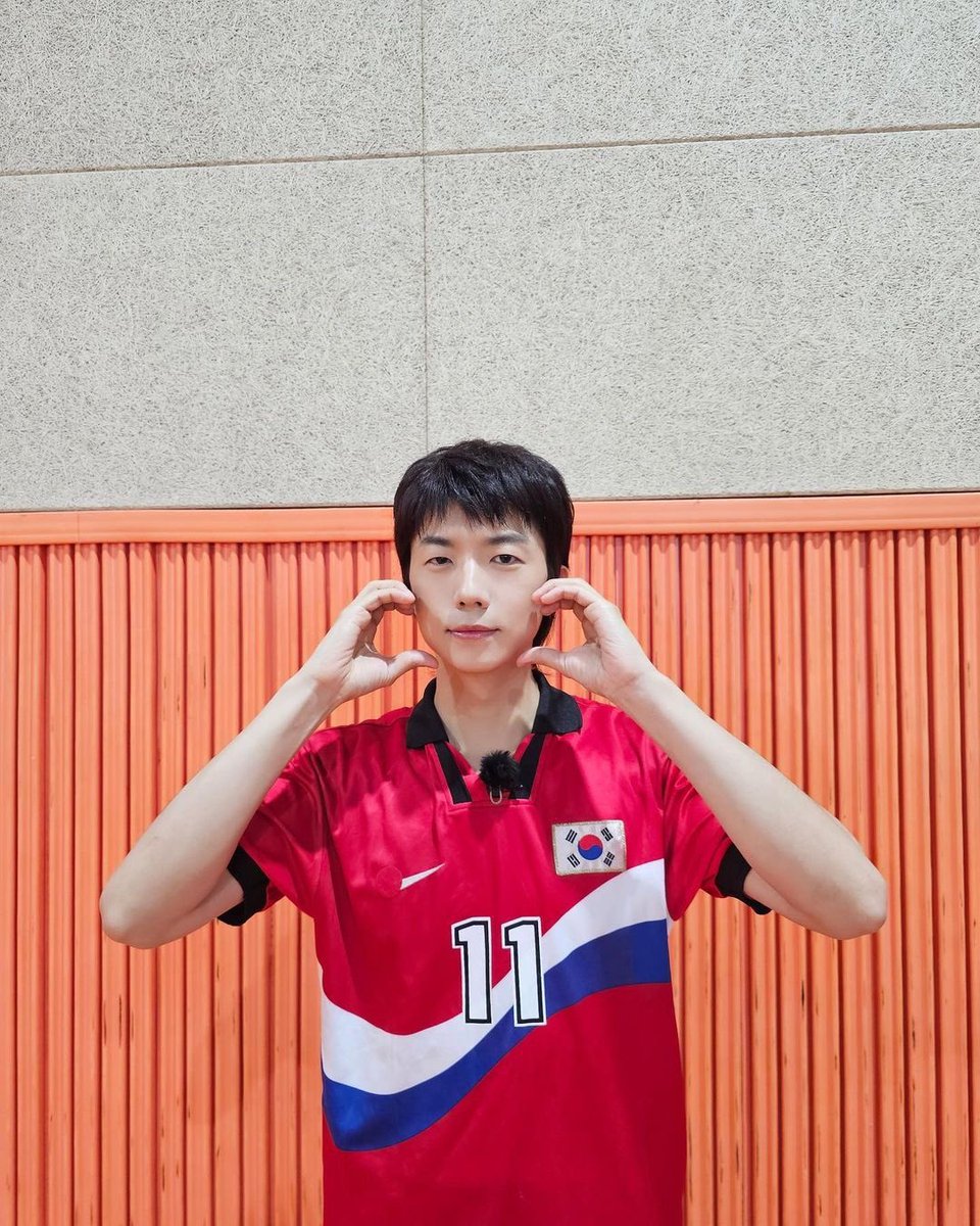 2pmalways's tweet photo. [2PM IG]
Striker Jang Wooyoung attacking Hottest's hearts! ⚽

#FaceAttack✨ #CutenessAttack🐤 #430Points💘
https://t.co/MoWATdn1kT https://t.co/8E4XBtrFQH