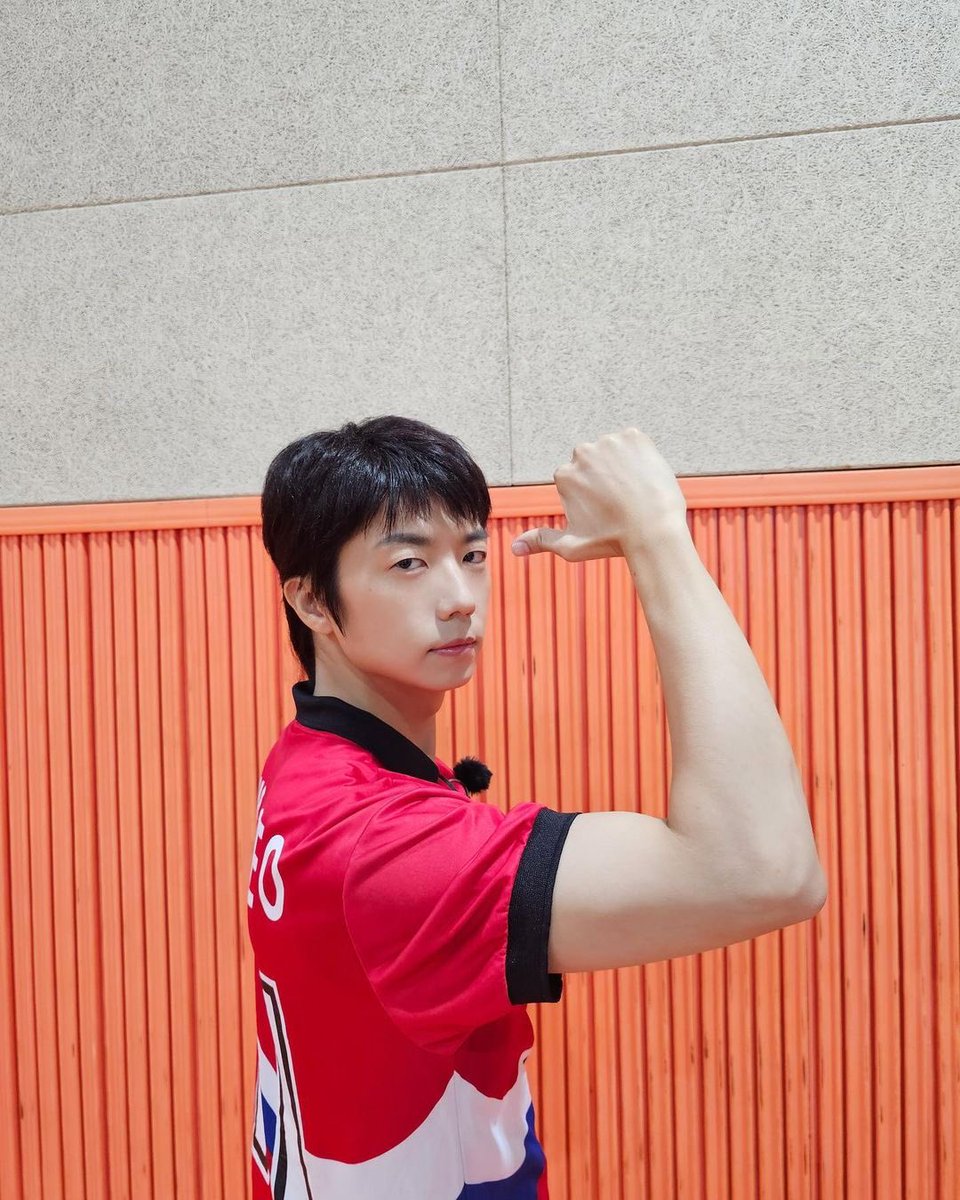 2pmalways's tweet photo. [2PM IG]
Striker Jang Wooyoung attacking Hottest's hearts! ⚽

#FaceAttack✨ #CutenessAttack🐤 #430Points💘
https://t.co/MoWATdn1kT https://t.co/8E4XBtrFQH