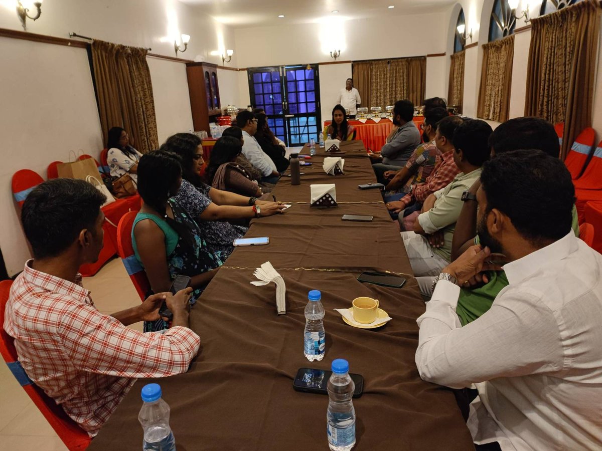 ThalaivaNxt's tweet photo. Happy to have the Thalaivas &amp; Thalaivis back - for an evening meet-up today! A Session on "Micro Habits Macro Impact" by Dr. Deepashree is underway.

#tamilnadupolitics #thalaivanxt #leadershipdevelopment https://t.co/Kc5QDuygFL