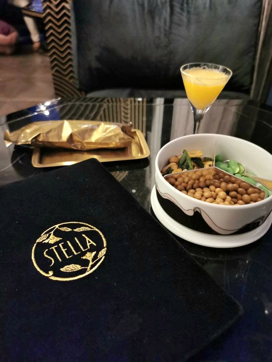 jodyi99's tweet photo. Come and have a cocktail with some snack. Another fun thing for weekend 😊😊 
""Capella Hotel Bangkok" https://t.co/sIhlkDnbvo