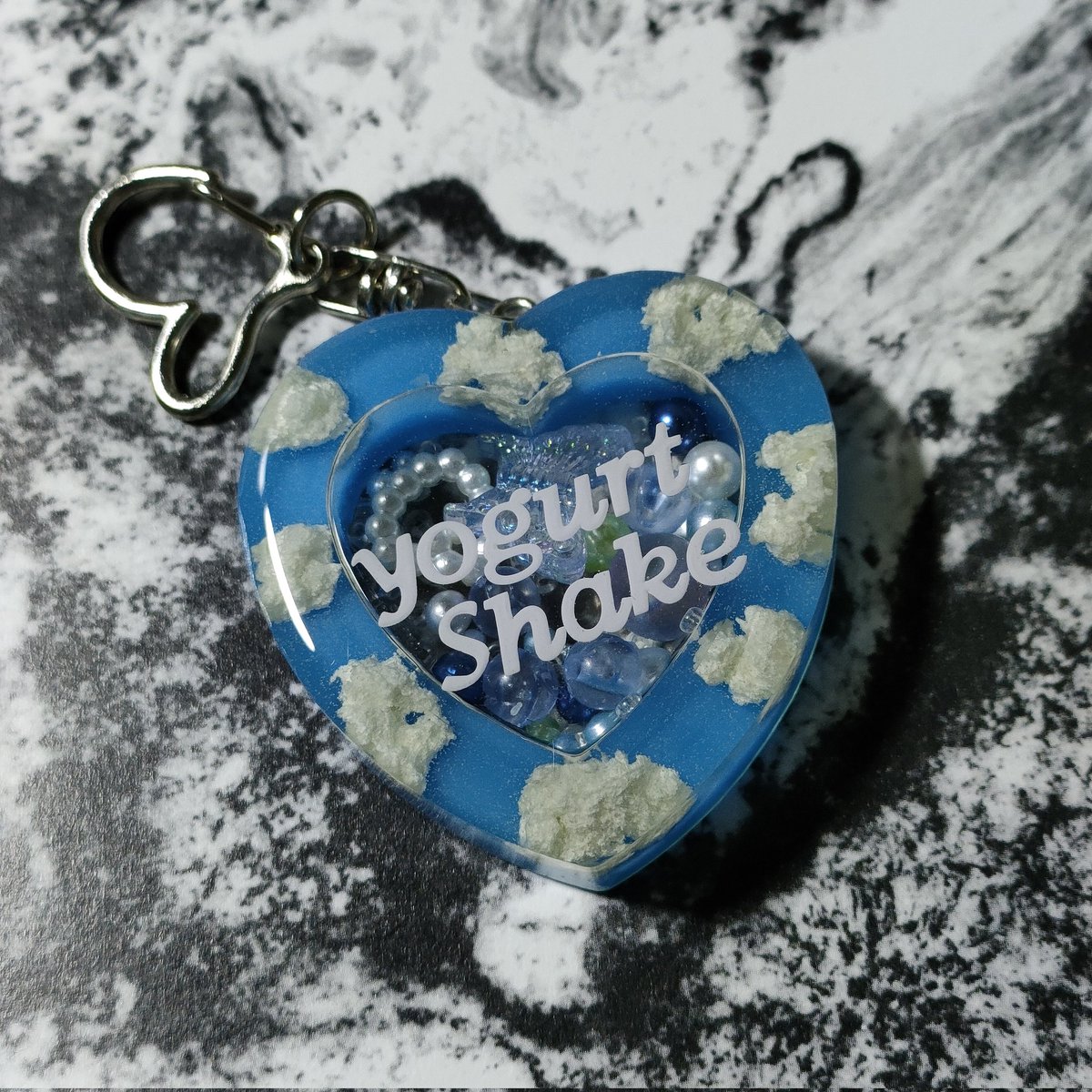 fullchandise's tweet photo. ✨Help rt or like are appreciated✨

‧₊˚🖇️✩ ₊˚🎧⊹♡ Resin Keychain Shaker ‧₊˚🖇️✩ ₊˚🎧⊹♡

Open PO by fullchandise^ Bisa custom sukasukaa &amp; banyak pilihan bentuk keychain!! Dm me if u want it ˚ʚ♡ɞ˚

📍 Cikarang Selatan, Bekasi
🍊 https://t.co/BwY29TDp0k https://t.co/zElJwYmWmz