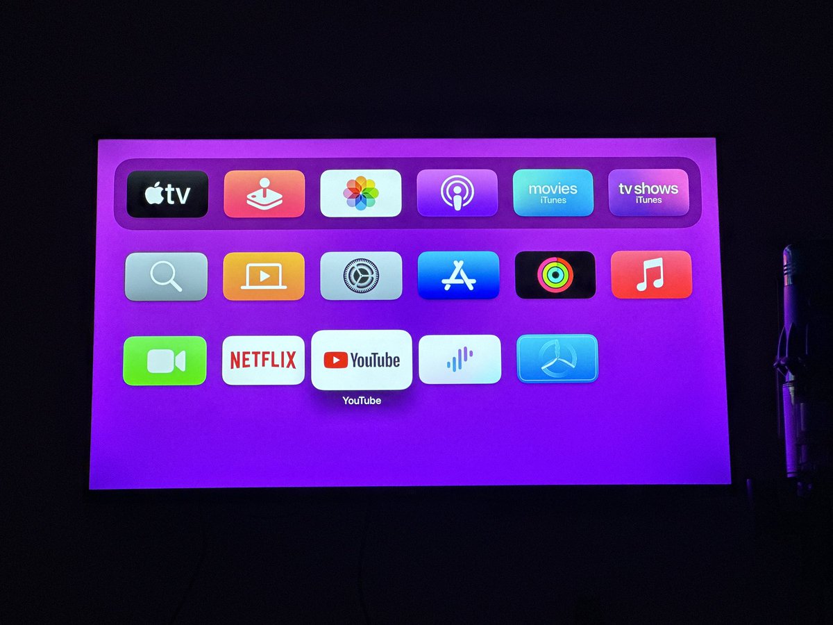 托朋友香港代购的 Apple TV 到了，1100 到手，真不错。

过程中踩了几个坑：

1. 升级 beta 版本需要重复点几下开启 beta 升级开关才出现升级选项；

2. 需要美区账号下载安装应用；

3. 港版的话，实际用 Mac mini 的线也可以正常运行。