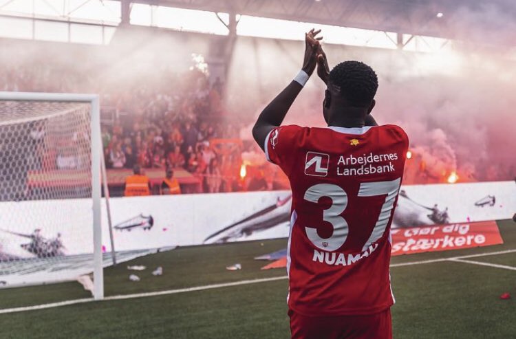 Psg_reporter's tweet photo. 🚨Point PSG REPORTER
📌Ernest Nuamah va quitter nordsjaelland il est actuellement proche de l’olympique lyonnais 🇫🇷 avec qui il a conclue un accord verbal 
📌 Lyon n’est pas seul sur le dossier la concurrence est féroce avec notamment Burnley 🏴󠁧󠁢󠁥󠁮󠁧󠁿qui compte entamer des pourparlers https://t.co/wyEvdrKWK2