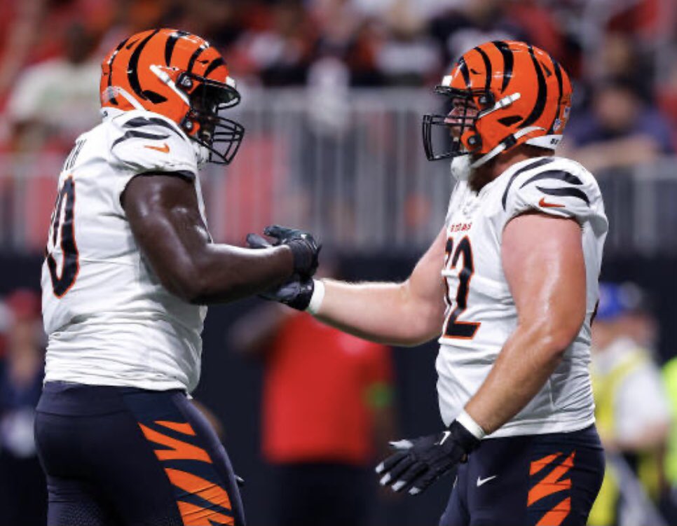 Jennife45487237's tweet photo. 🔥 D’Ante Smith &amp; Ben Brown!🔥
@B1GSmoove @Ben_Brown55 @Bengals #Bengals #RuleTheJungle 

WHO DEY! https://t.co/7HZjvIALkQ
