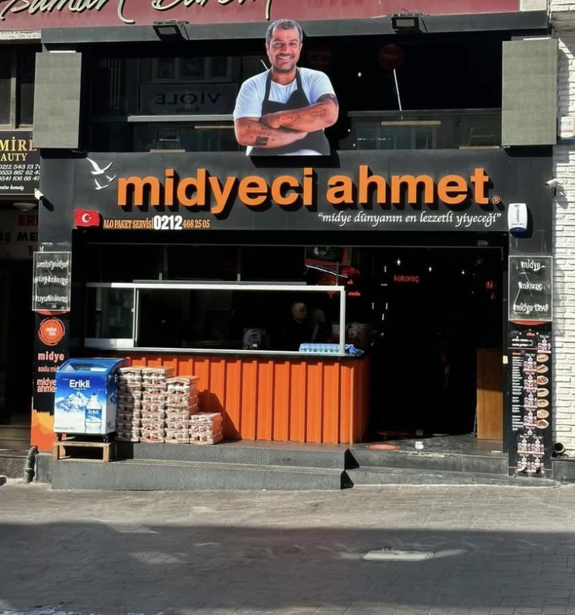 Bu sefer midyenin zararlarını anlatmayacağız. Hijyen kurallarını deldiğiniz yetmiyor şimdi de soğuk zinciri hiçe saymışsınız. Ayranları güneşin altında bekletiyorsunuz.

İnsan sağlığı sizin için ne kadar da değerli! 
<a href="/ahmetmidyeci/">midyeci ahmet</a>
