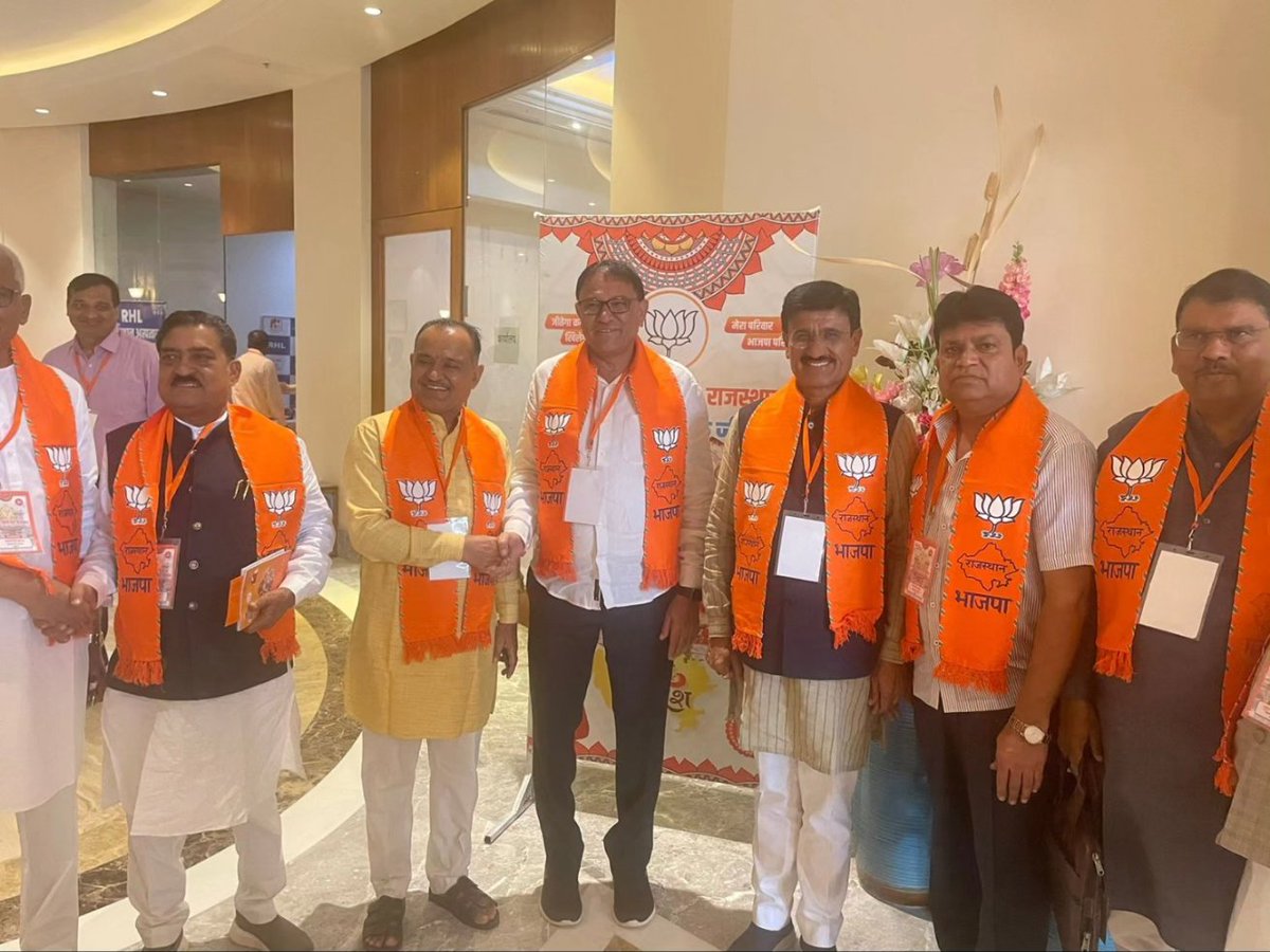 आज जयपुर में भारतीय जनता पार्टी(राजस्थान) द्वारा आयोजित विधायक प्रवास कार्यशाला एवं प्रशिक्षण वर्ग में गुजरात के साथी विधायको के साथ उपस्थित रहकर, संगठनात्मक मार्गदर्शन प्राप्त किया। 

#BJPRajasthan