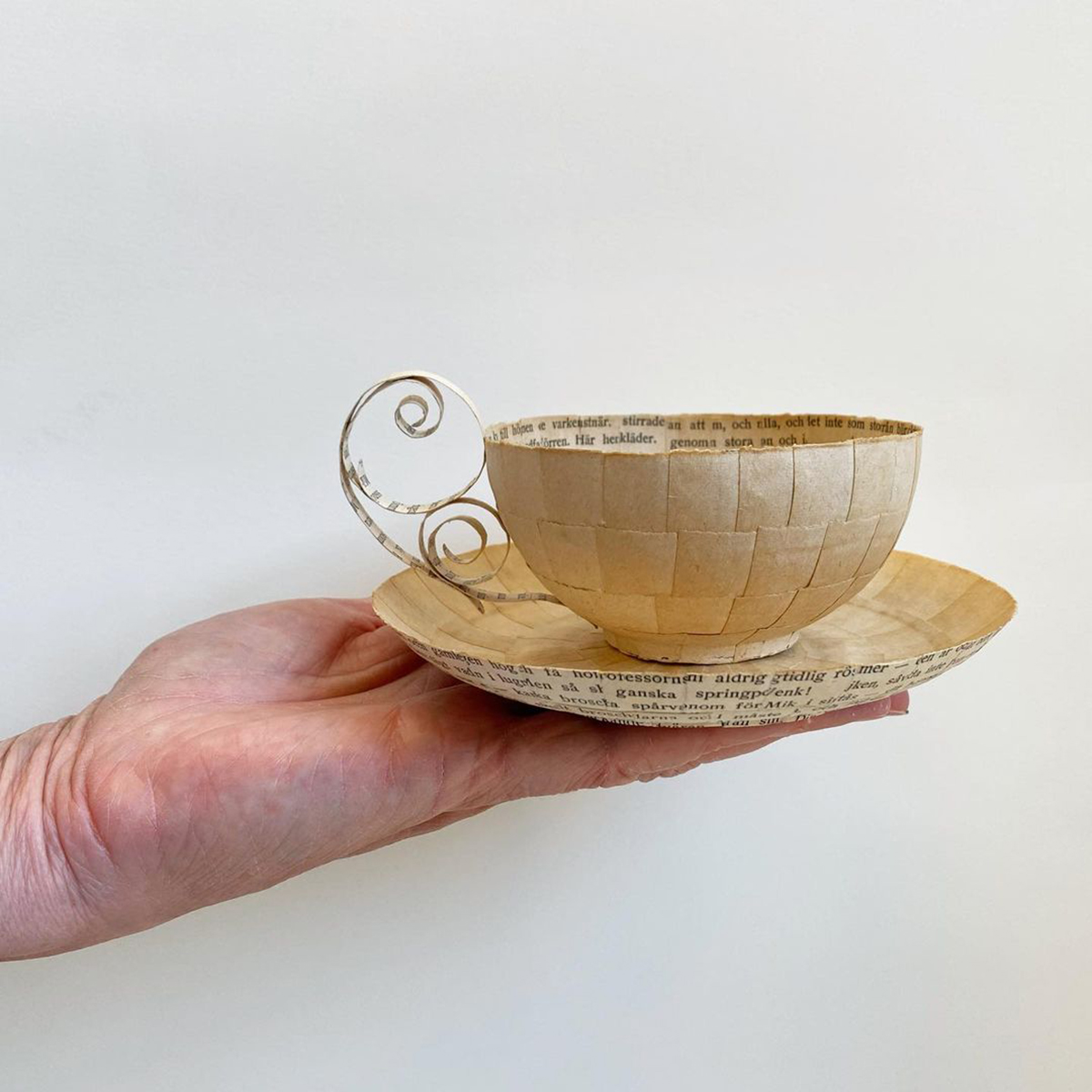 Recycler des vieux livres...
Cécilia Lévy de Suède.