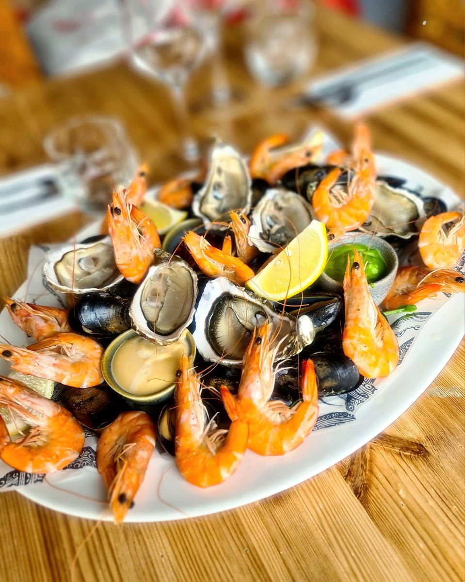 thescallopshell's tweet image. Super fresh shellfish weekends 🤩🦐🦪

There’s nothing nicer than a seafood platter with a cold, crisp glass or two of something delicious 🥂

#shellfishplate #shellfishlovers #thescallopshell