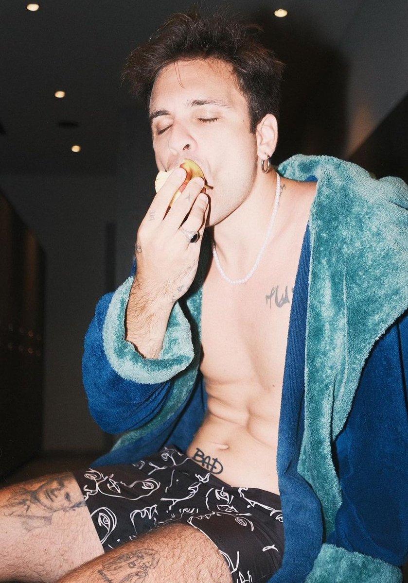 nancydreamer93's tweet photo. Quando sei al 3 giorno di dieta...
#Mood 

@alessiobernabei https://t.co/umhodpLN44