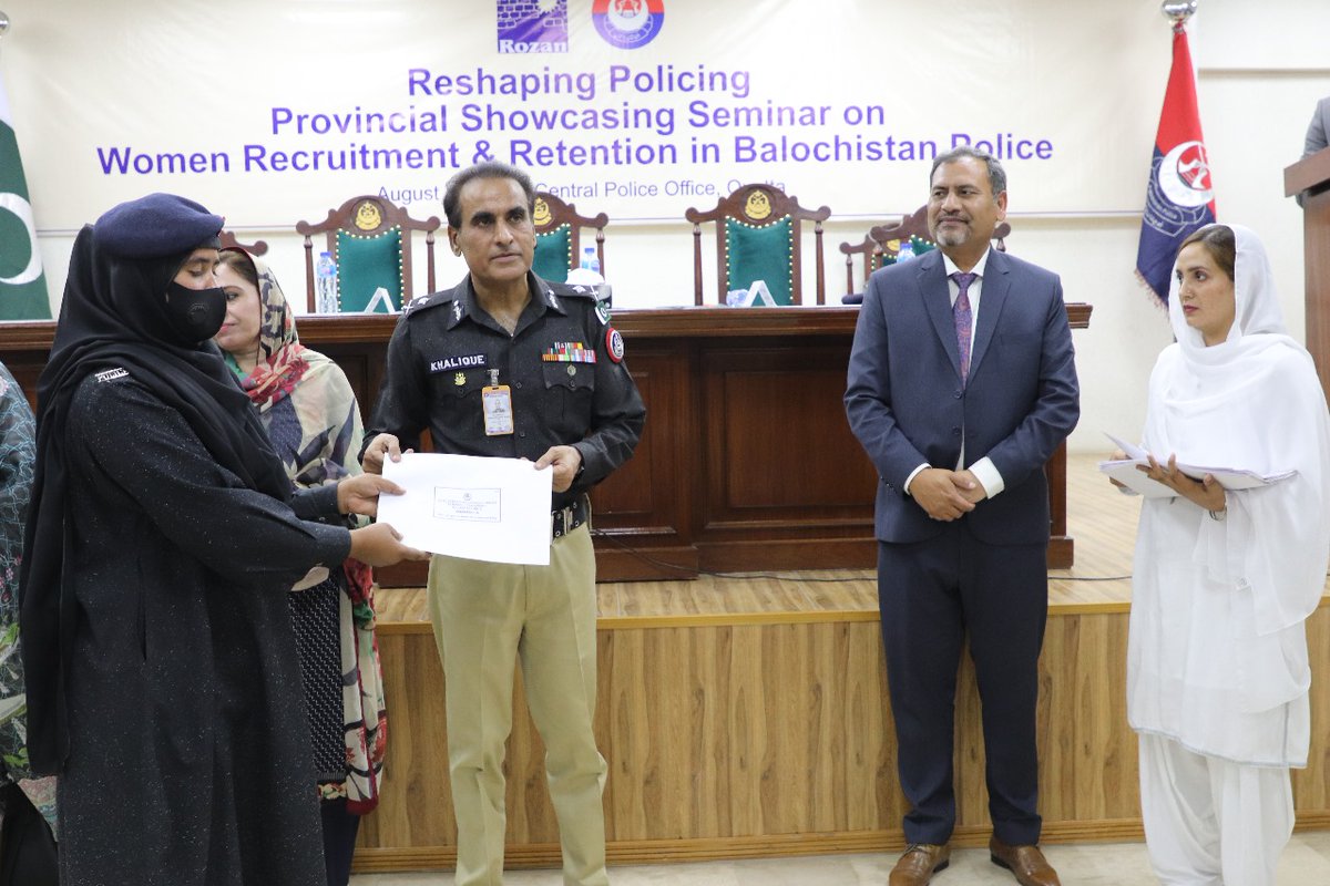 rozanoffice's tweet photo. Mr. Abdul Khalique Shaikh, IGP Balochistan, mentioned the key success achieved in collaboration with Rozan toincrease thenumber ofwomen in the Police.Heensured hiscommitment toproviding a conduciveenvironment forwomen and toaddressing departmentalchallengesrelated togenderbiases. https://t.co/GIyzvY0RDR