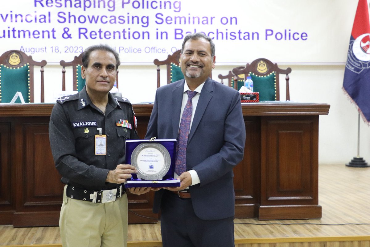 rozanoffice's tweet photo. Mr. Abdul Khalique Shaikh, IGP Balochistan, mentioned the key success achieved in collaboration with Rozan toincrease thenumber ofwomen in the Police.Heensured hiscommitment toproviding a conduciveenvironment forwomen and toaddressing departmentalchallengesrelated togenderbiases. https://t.co/GIyzvY0RDR