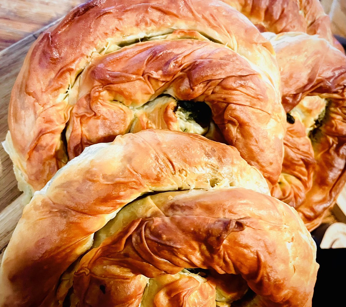 totterdownshake's tweet photo. Today we’ve got some fresh baklava and vegan spinach swirls fresh from the oven. Delicious Greek food from Lifas Kitchen. #totterdown #bristoleats #bestofbristol #bristol365 #foozie https://t.co/PhN38xdFH7