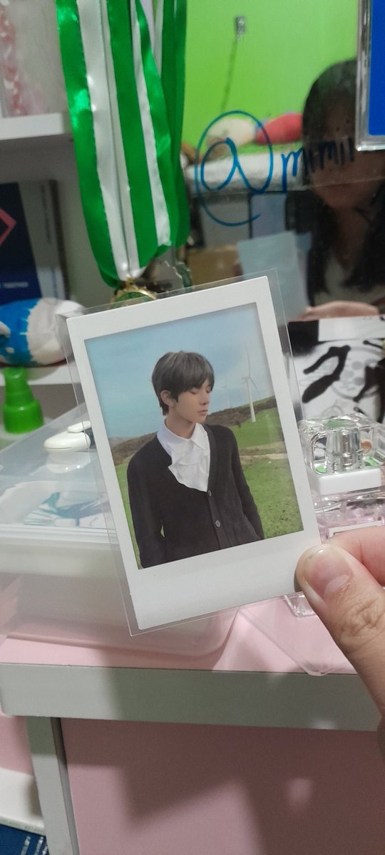 ꒰ enhypen pc ga ♡  ꒱

✷ 1 winner of heeseung d.a yet ver polaroid ✷

mechanics:
⇢ mbf
⇢ rt &amp; like
⇢ COMMENT "HEE ANG POGI POGI MO UMUWI KANA SAKIN" 

ends: tomorrow, 9 PM 📌